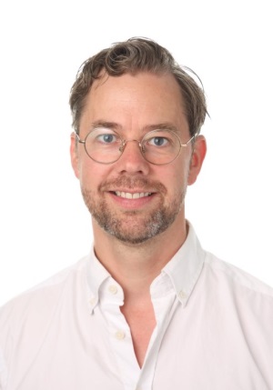 Allan Uhre Hansen [AH]