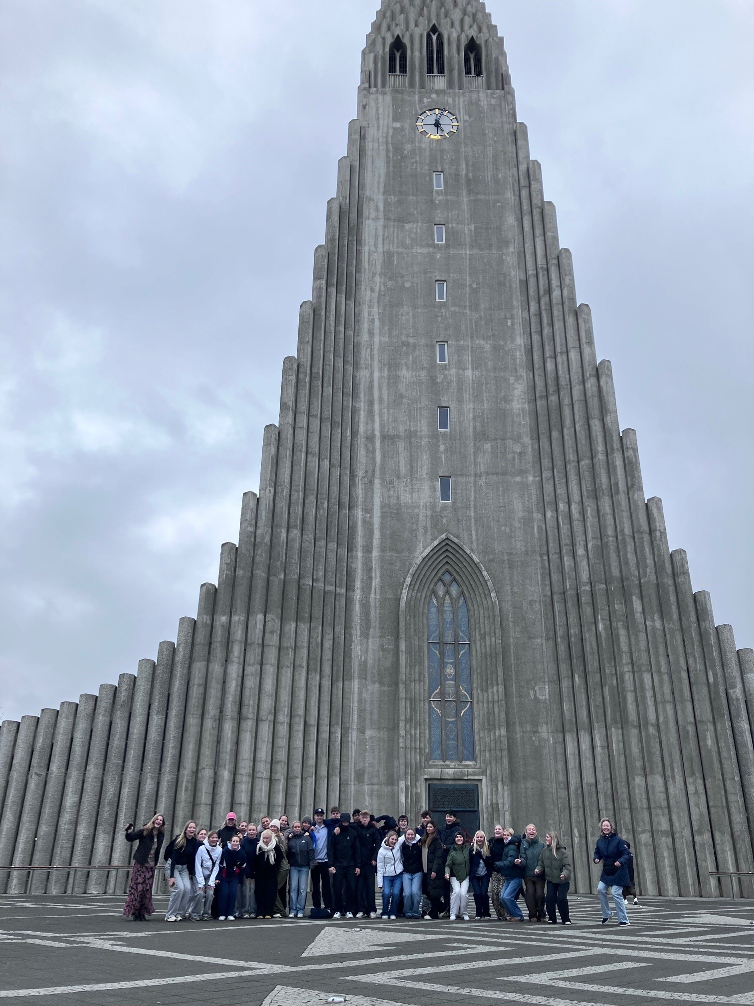 2u foran Hallgrimskirkja.jpg