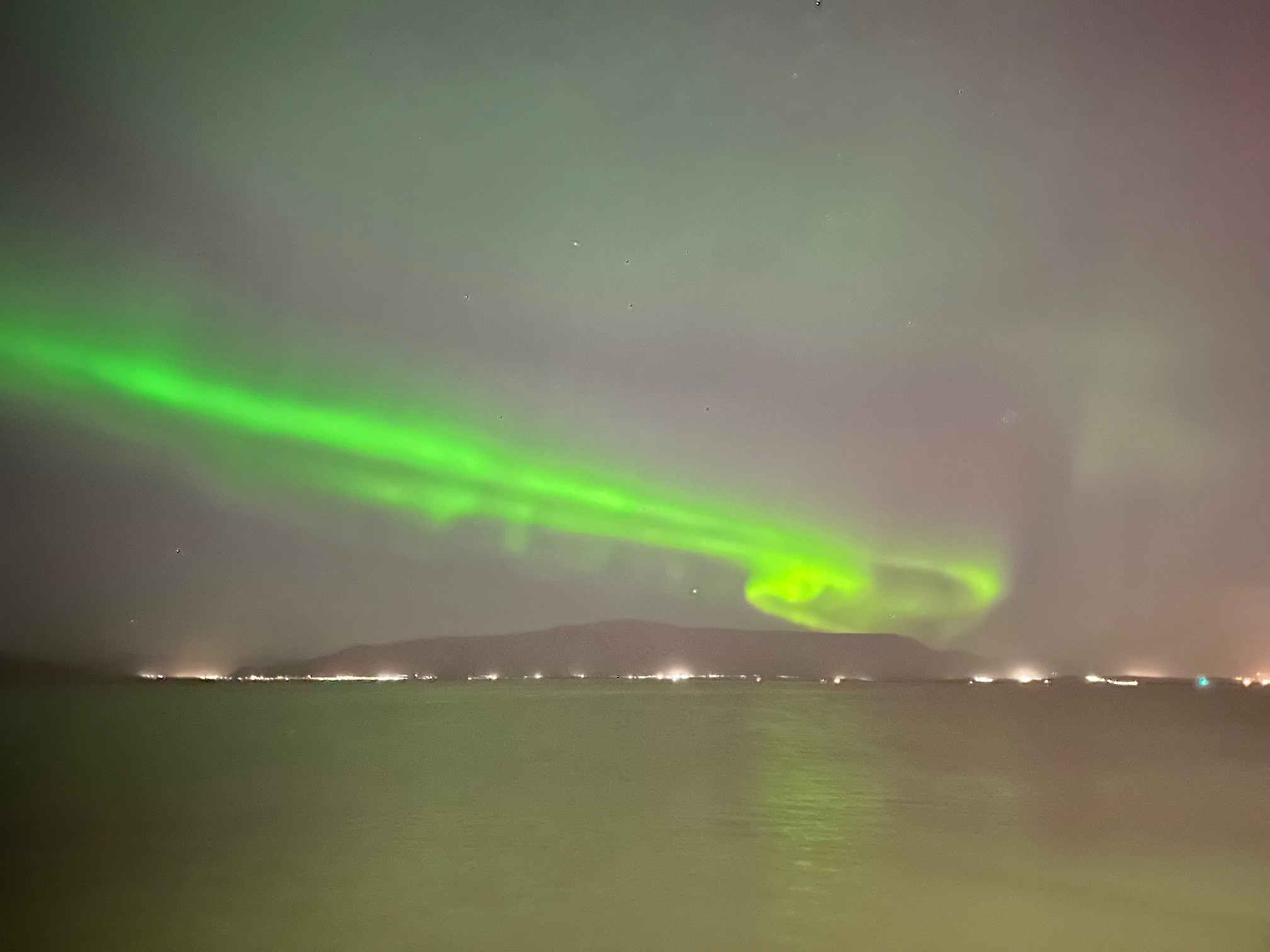 Nordlys over Reykjavik 1.jpg